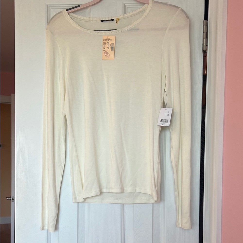 NEW Tahari Soft Cream Long Sleeve Blouse
